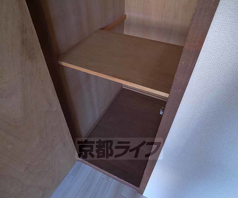 地下鉄東西線 山科駅 徒歩15分 3階建 築36年の内装写真