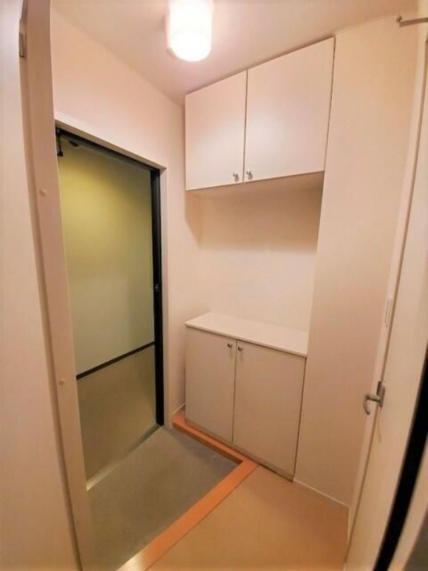 都営大江戸線 新御徒町駅 徒歩2分 5階建 築21年の玄関写真