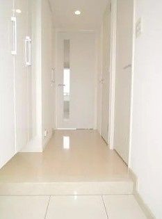 玄関　参写真は同タイプ住居です。