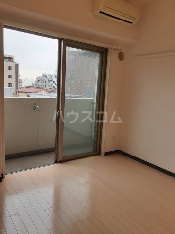 VIVRE横浜白楽弐番館の居間写真