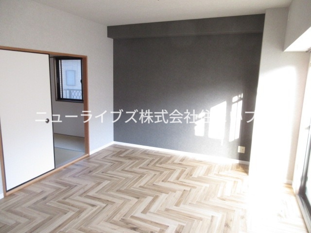 京阪本線 寝屋川市駅 徒歩15分 6階建 築27年の居間写真