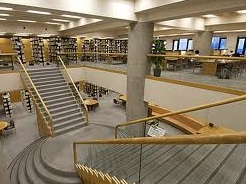 図書館　上智大学中央図書館（図書館）まで380m