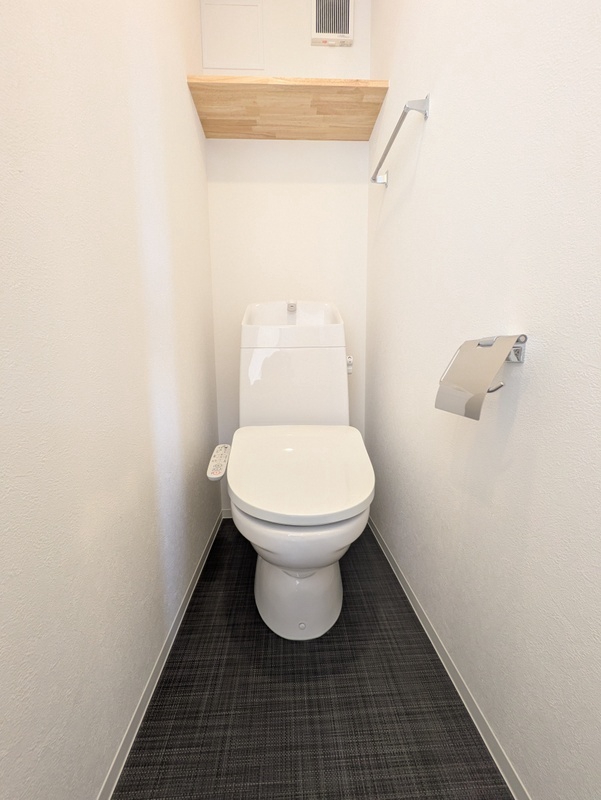 トイレ　同物件の別部屋の参考写真です