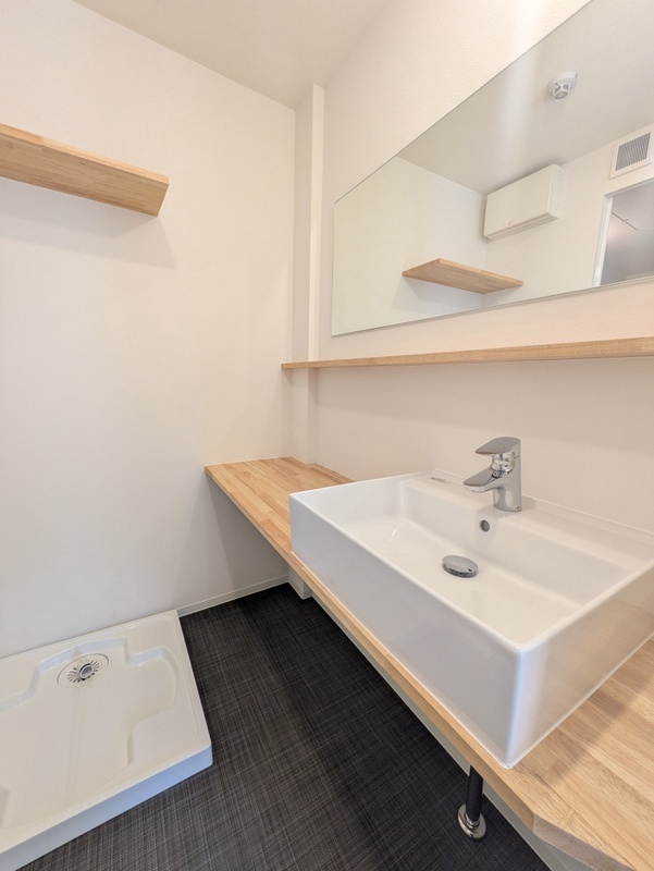 洗面設備　同物件の別部屋の参考写真です