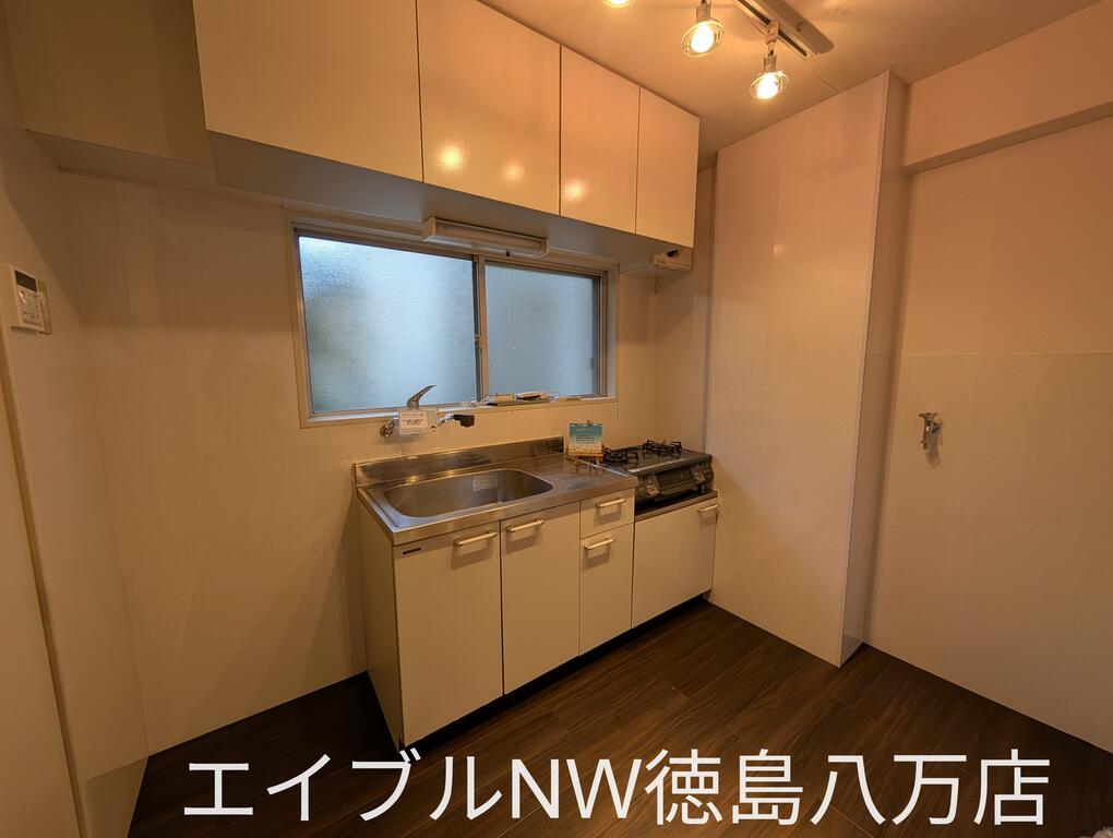 新浜マンションのキッチン写真