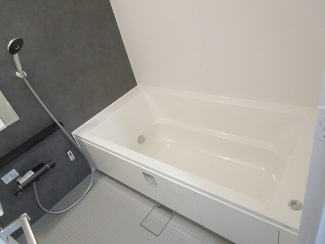 バス・シャワールーム　追い焚き給湯機能付き浴室