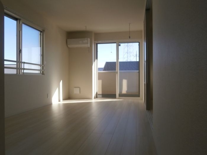 居室・リビング　リビングは広々12.96帖♪フローリングのお部屋です★