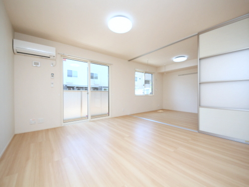 グランメゾン野池 1F角の居間写真