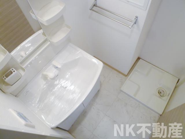 洗面設備　明るい洗面所です