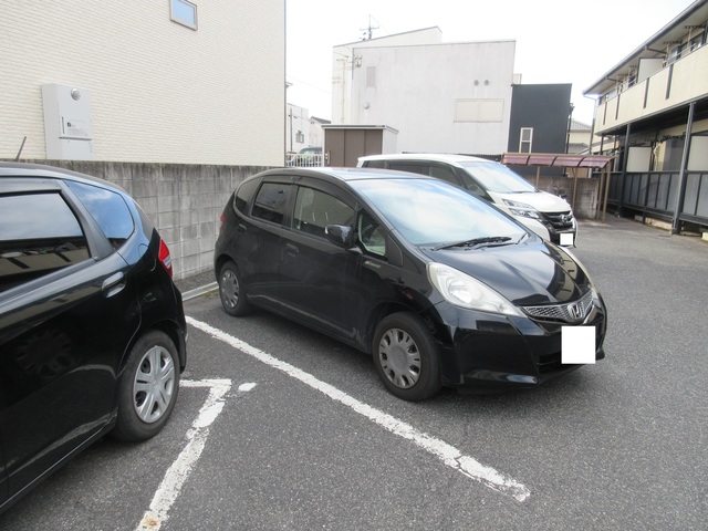 【倉敷市玉島中央町のアパートの駐車場】