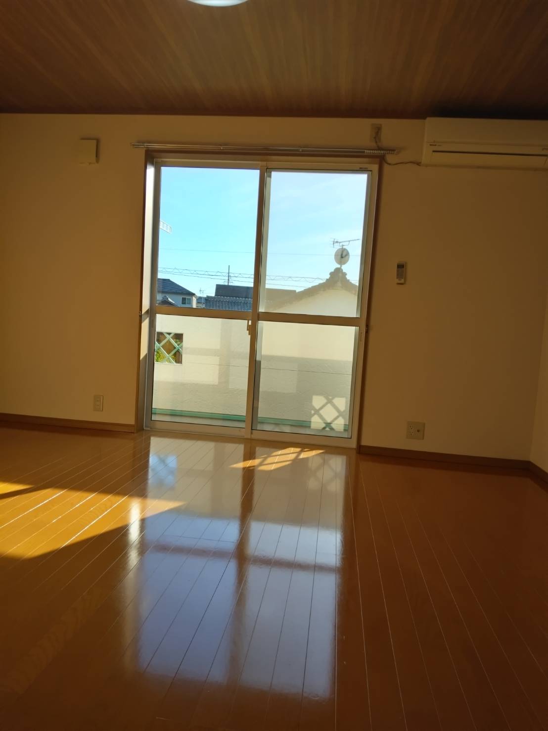 居室・リビング　８帖洋室