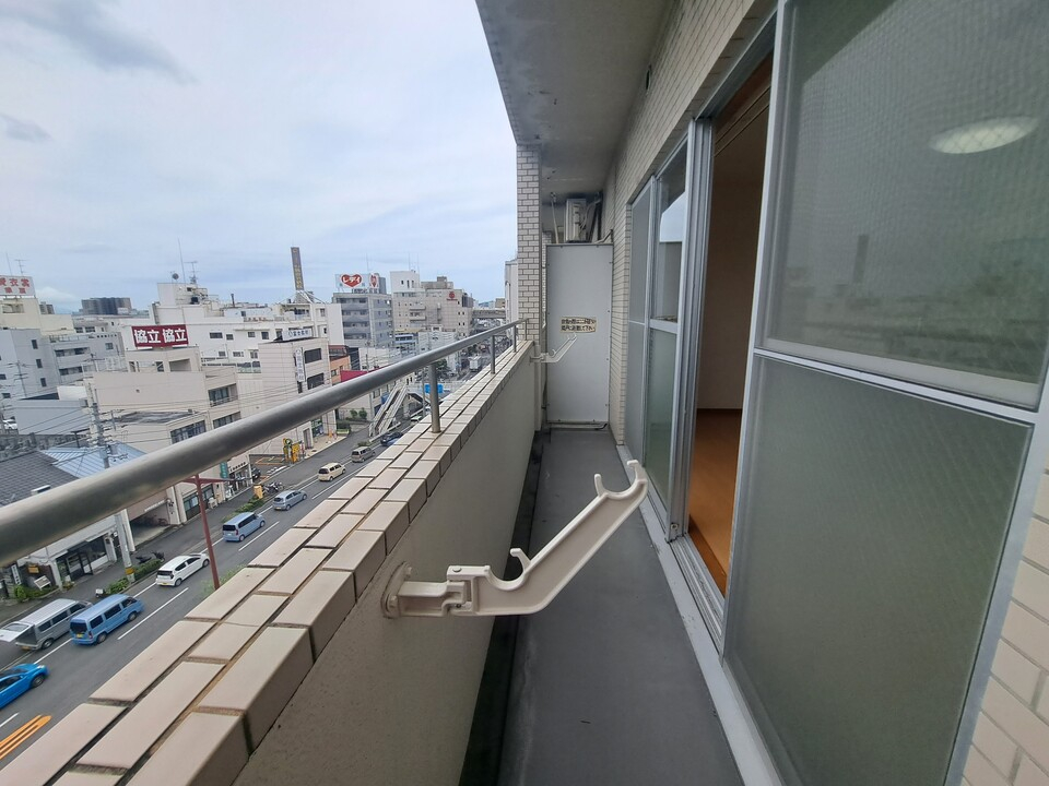 【松山市湊町のマンションのバルコニー】