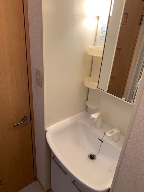 洗面設備　忙しい朝に嬉しい洗髪洗面化粧台