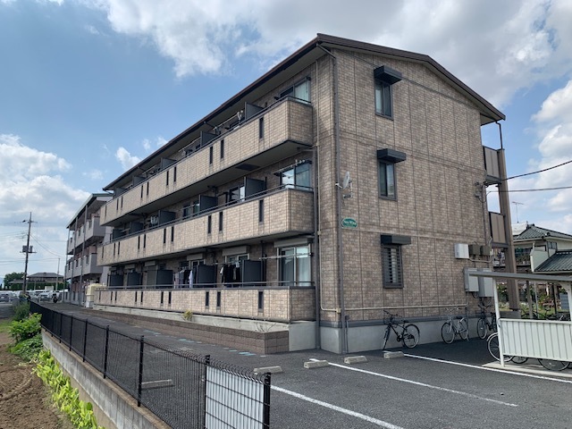 建物外観　南向きで日当たり良好　インターネット無料