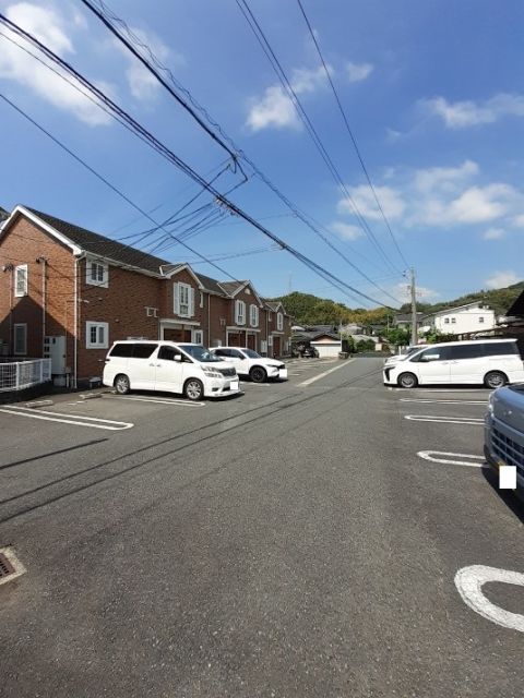 【下松市大字末武上のアパートの駐車場】