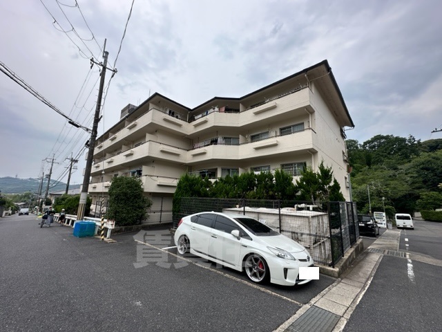 京都市伏見区醍醐下端山町のマンションの建物外観