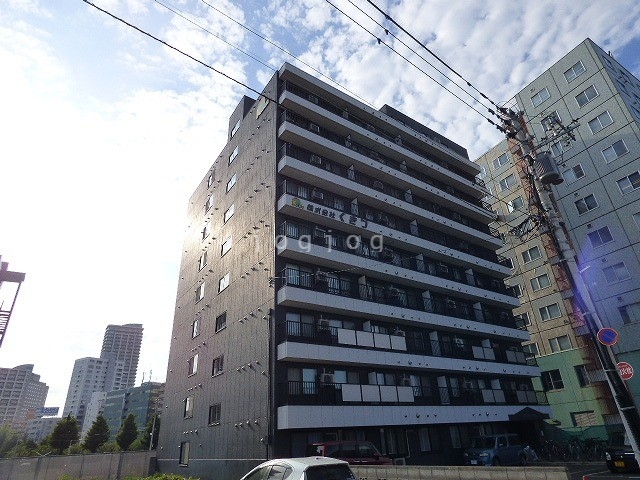 【札幌市中央区南十条西のマンションの建物外観】