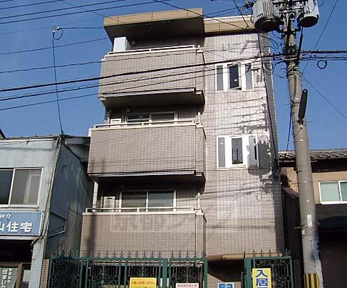 京都市東山区本町１８丁目のマンションの建物外観