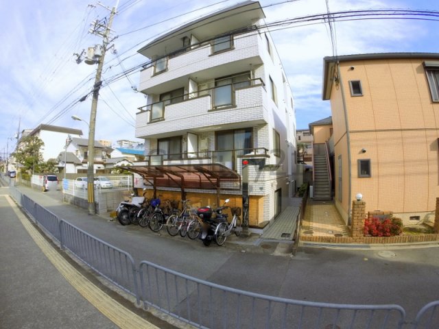 【池田市姫室町のマンションの建物外観】