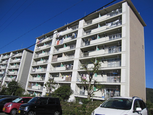 花山東団地2-801の建物外観