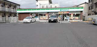 コンビニ　ファミリーマート 西七条名倉町店（コンビニ）まで21m