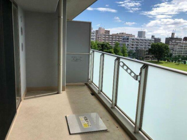 【相模原市中央区鹿沼台のマンションのバルコニー】