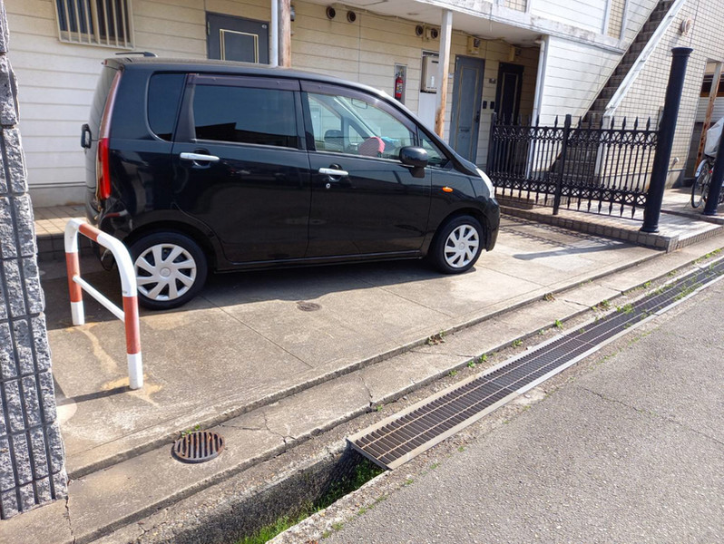 【別府第2マンションの駐車場】