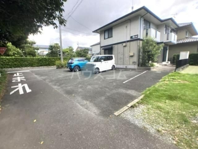 【浜松市中央区広沢のアパートの駐車場】