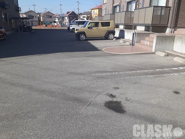 【川西市笹部のアパートの駐車場】