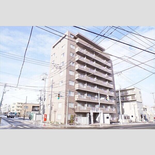 【札幌市西区二十四軒三条のマンションの建物外観】