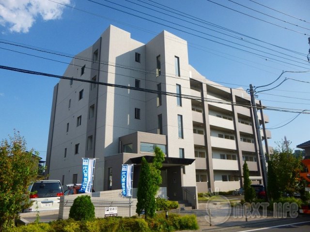 稲城市矢野口のマンションの建物外観