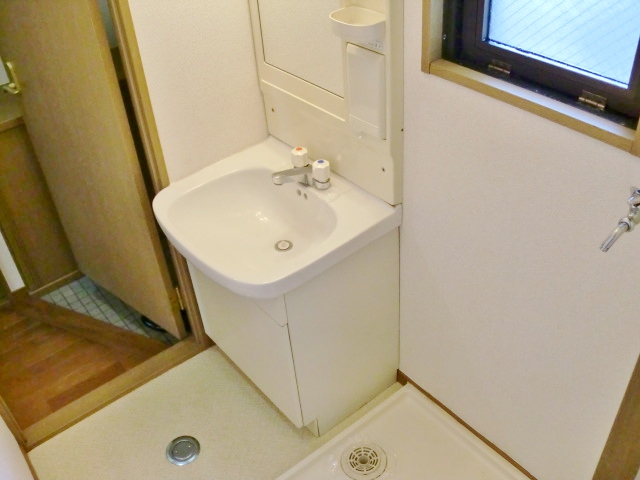 洗面設備　洗面所に窓があります！仲介手数料ゼロ！