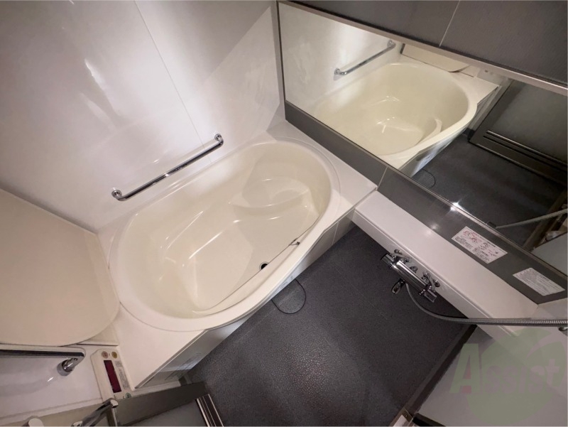 バス・シャワールーム　お風呂になります。一日の疲れを癒してくださいね。