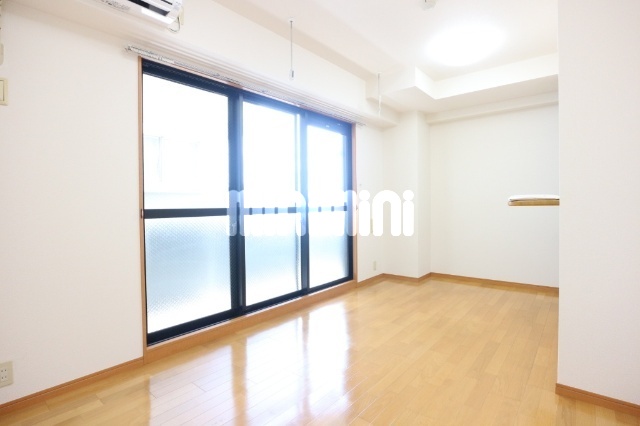 居室・リビング　１０帖のＬＤＫです