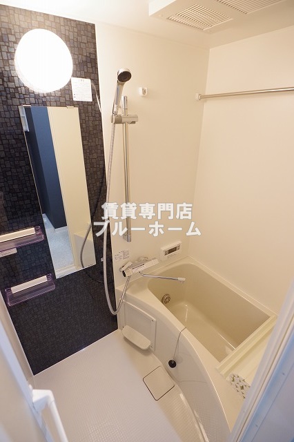 バス・シャワールーム　追炊き・浴室乾燥付きバス！