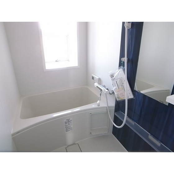 バス・シャワールーム　コンパクトで使いやすいお風呂です
