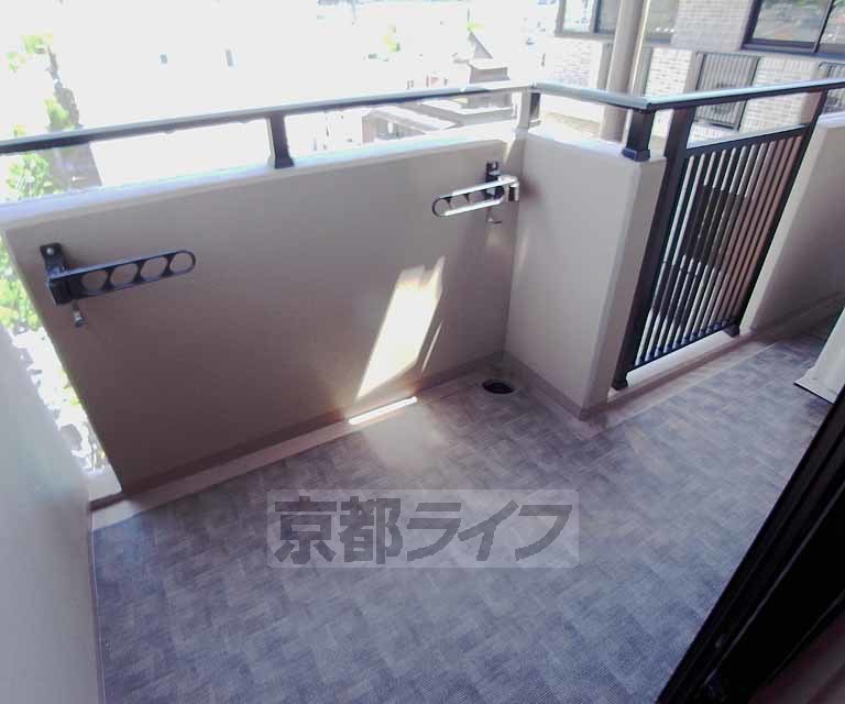 バルコニー　奥行きもしっかりあるバルコニーですね