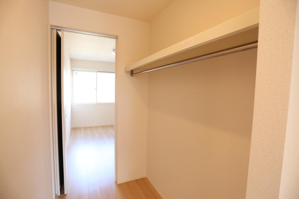 収納　ウォークスルークローゼット