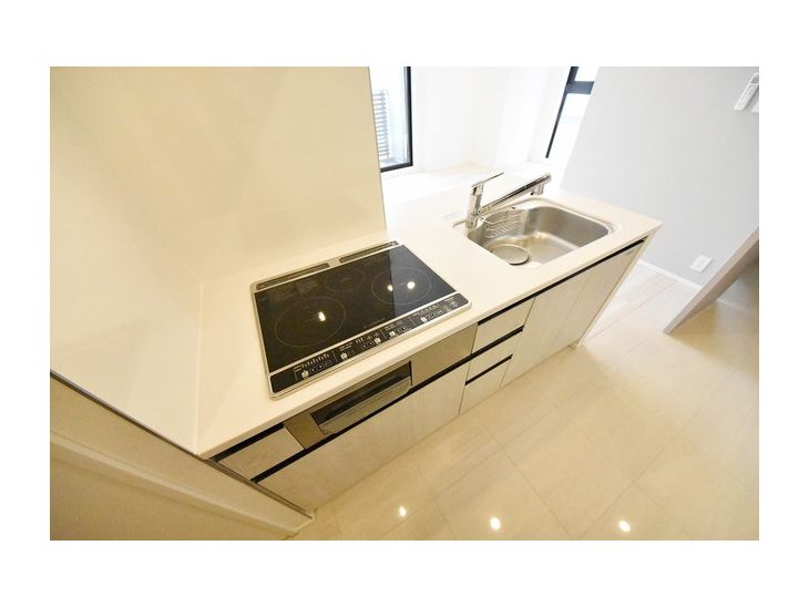 キッチン　写真は同マンションの別の部屋の場合があります