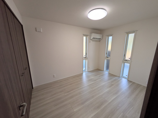 その他部屋・スペース　６．１帖洋室♪窓あります♪