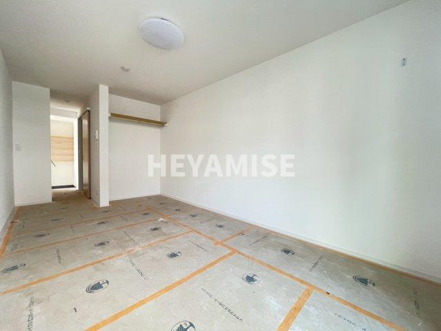 居室・リビング　建築途中のお部屋の写真となります。