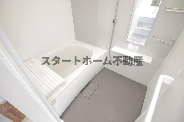 バス・シャワールーム　コンパクトで使いやすいお風呂です