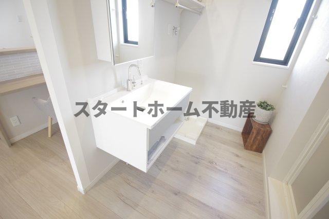 洗面設備　コンパクトで使いやすい洗面所