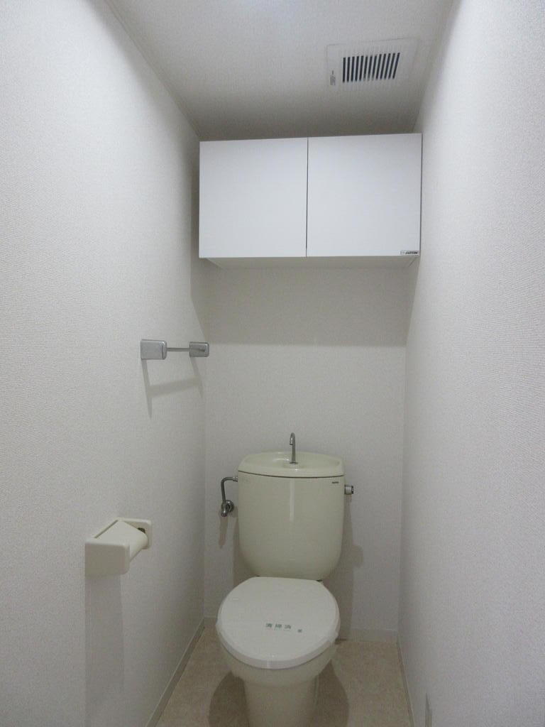 京成本線 谷津駅 徒歩7分 2階建 築36年のトイレ写真