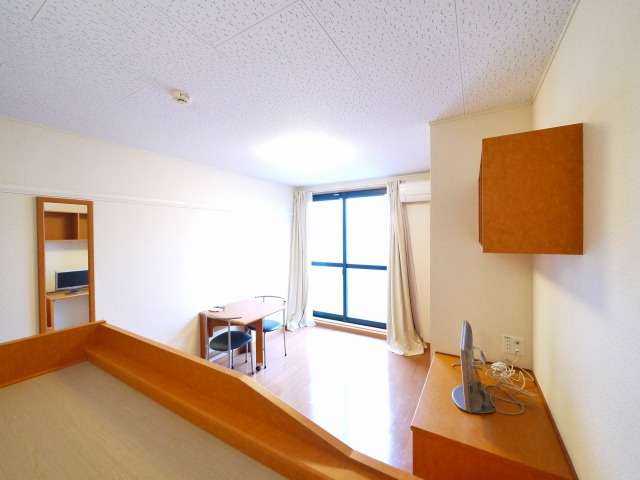 その他部屋・スペース　落ち着いた色調の寝室です