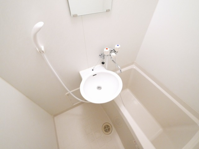 洗面設備　ゆったりとスペースのある洗面所