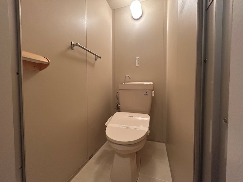 トイレ　温水洗浄便座