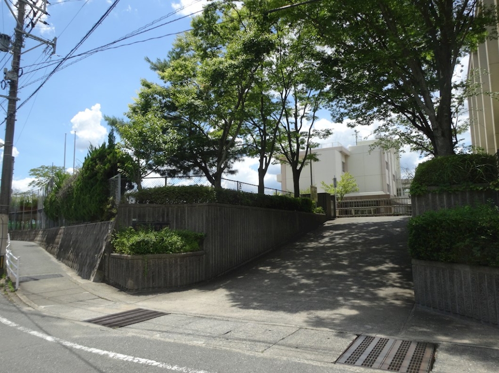 中学校　大野城市立御陵中学校（中学校）まで482m