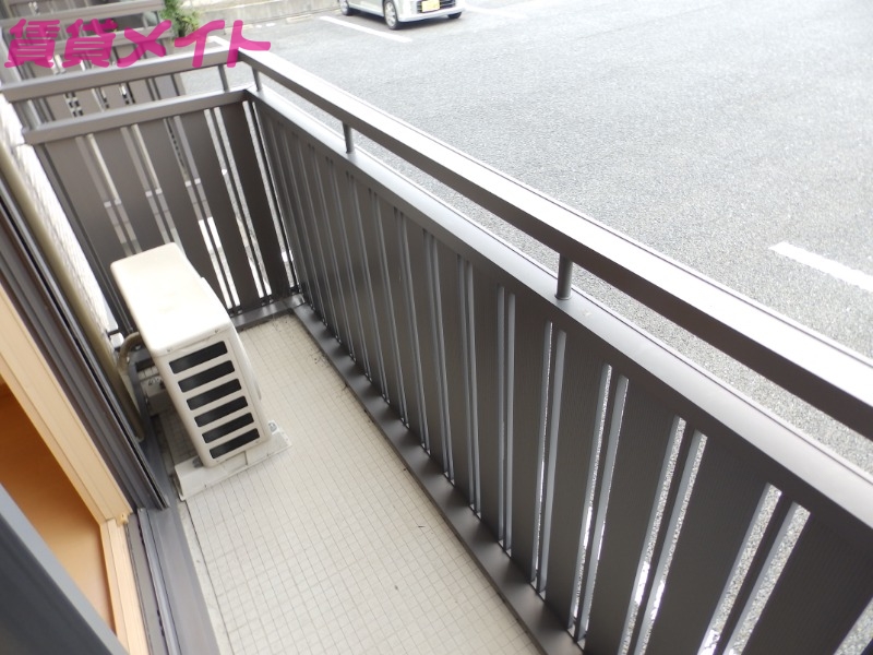 バルコニー　同建物別部屋写真です