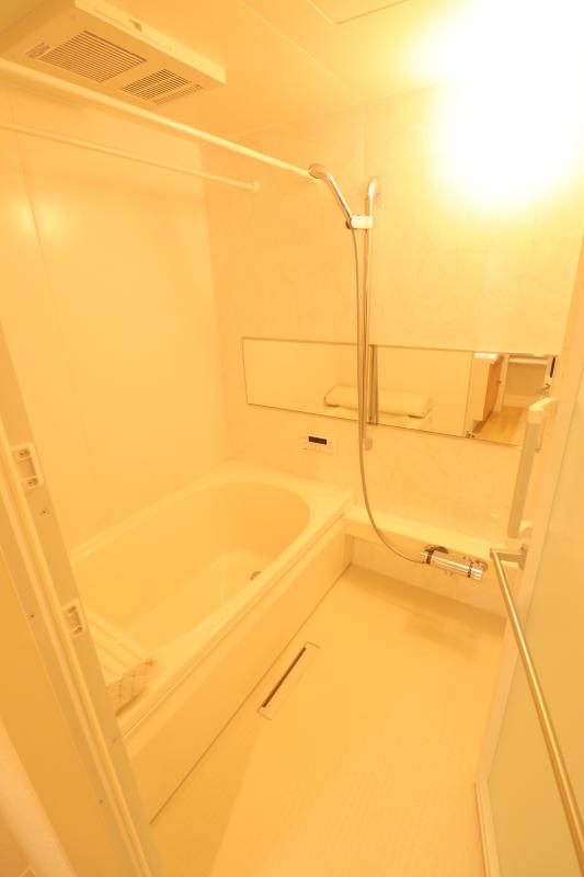 バス・シャワールーム　浴室　追い焚き機能、乾燥機付き